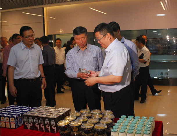 全國政協(xié)經(jīng)濟委員會主任尚福林率調(diào)研組蒞臨皇氏集團調(diào)研指導(dǎo)