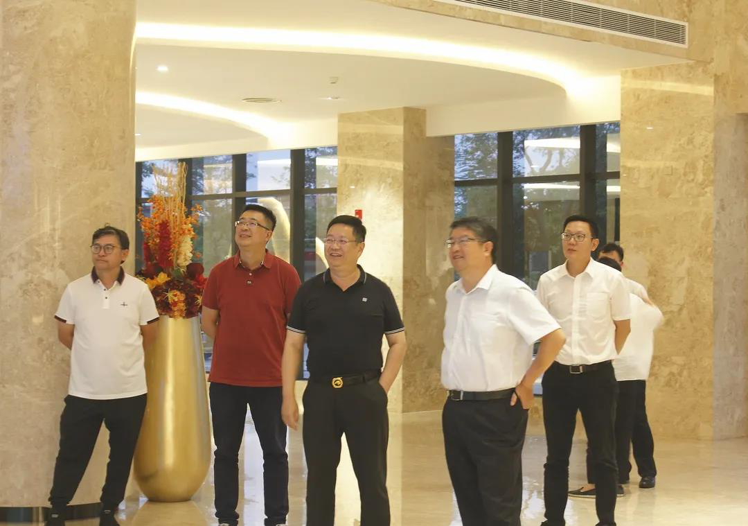 廣西北部灣銀行黨委副書記、副董事長（主持全面工作）王能率調(diào)研組一行蒞臨皇氏集團(tuán)調(diào)研指導(dǎo)