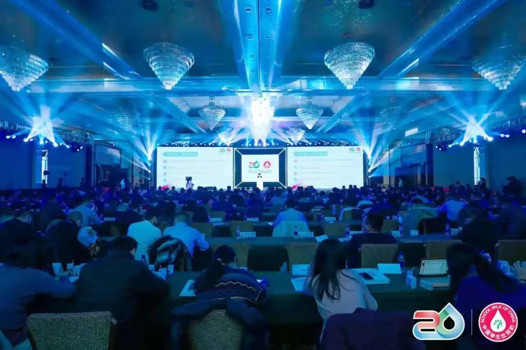 砥礪前行二十載，不忘初心護(hù)未來| 皇氏集團(tuán)旗下三家乳企獲評(píng)“中國學(xué)生飲用奶學(xué)生營養(yǎng)改善貢獻(xiàn)企業(yè)”