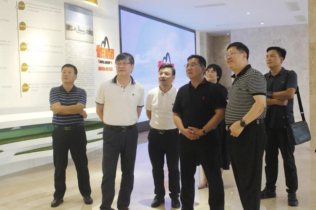 大理州人民政府黨組成員、一級(jí)巡視員吉向陽率考察組蒞臨皇氏集團(tuán)考察調(diào)研