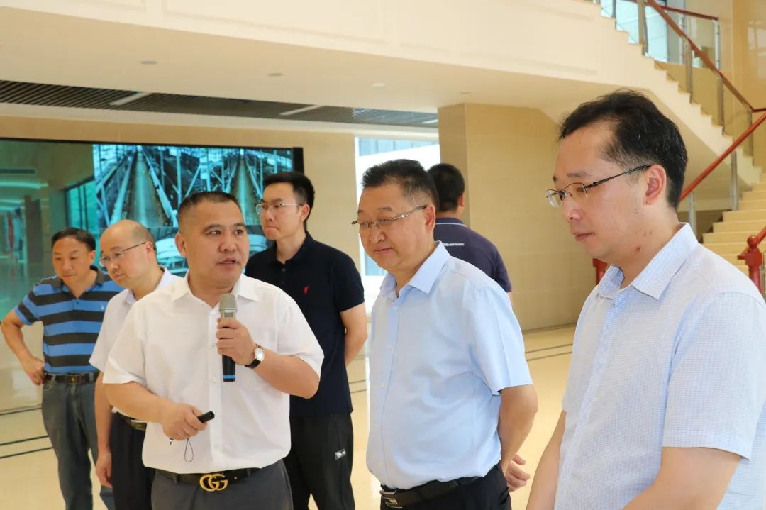 貴州省紀(jì)委省監(jiān)委派駐第十三紀(jì)檢組、省工信廳一行蒞臨皇氏集團(tuán)遵義乳業(yè)調(diào)研