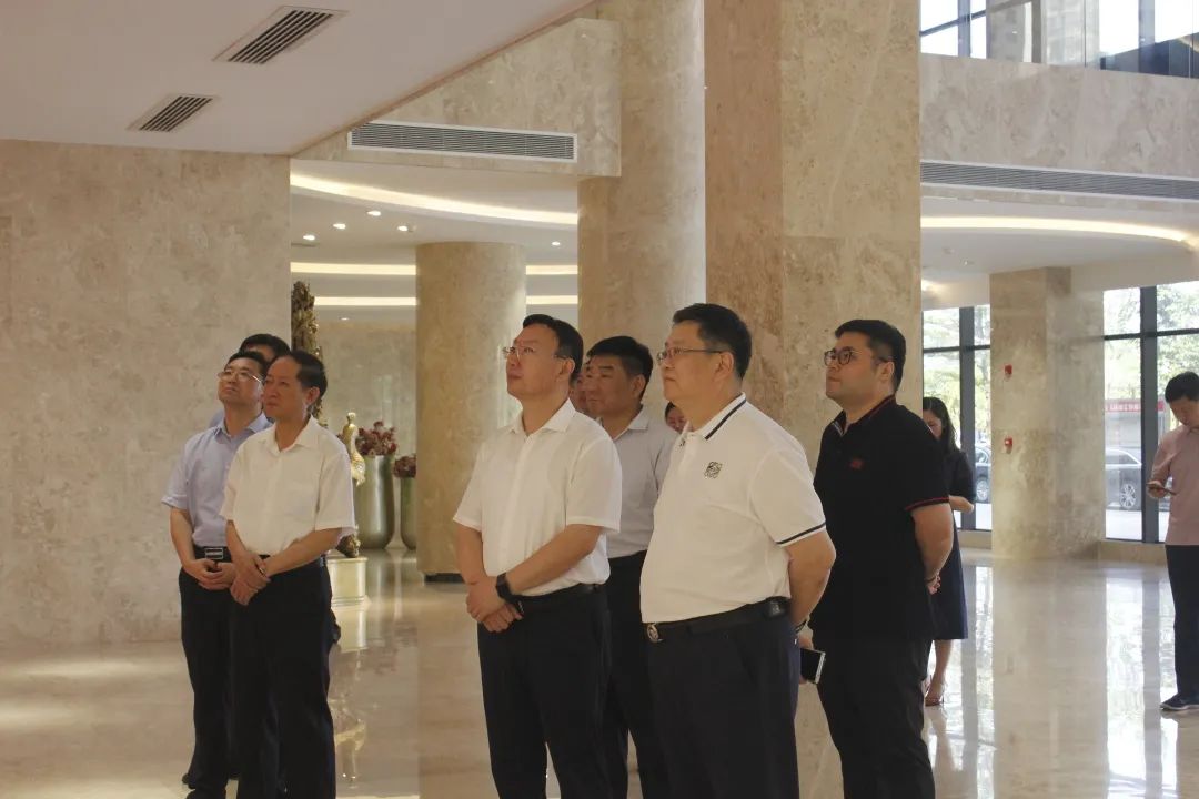 深化地企合作，共謀發(fā)展機(jī)遇丨泰安市委領(lǐng)導(dǎo)一行蒞臨皇氏集團(tuán)交流指導(dǎo)