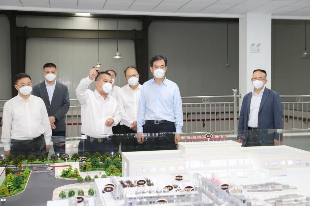 貴州省委副書(shū)記、省長(zhǎng)李炳軍到皇氏集團(tuán)遵義乳業(yè)有限公司調(diào)研