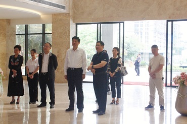 自治區(qū)政協(xié)副主席、黨組成員費志榮到皇氏集團宣講黨的二十大精神