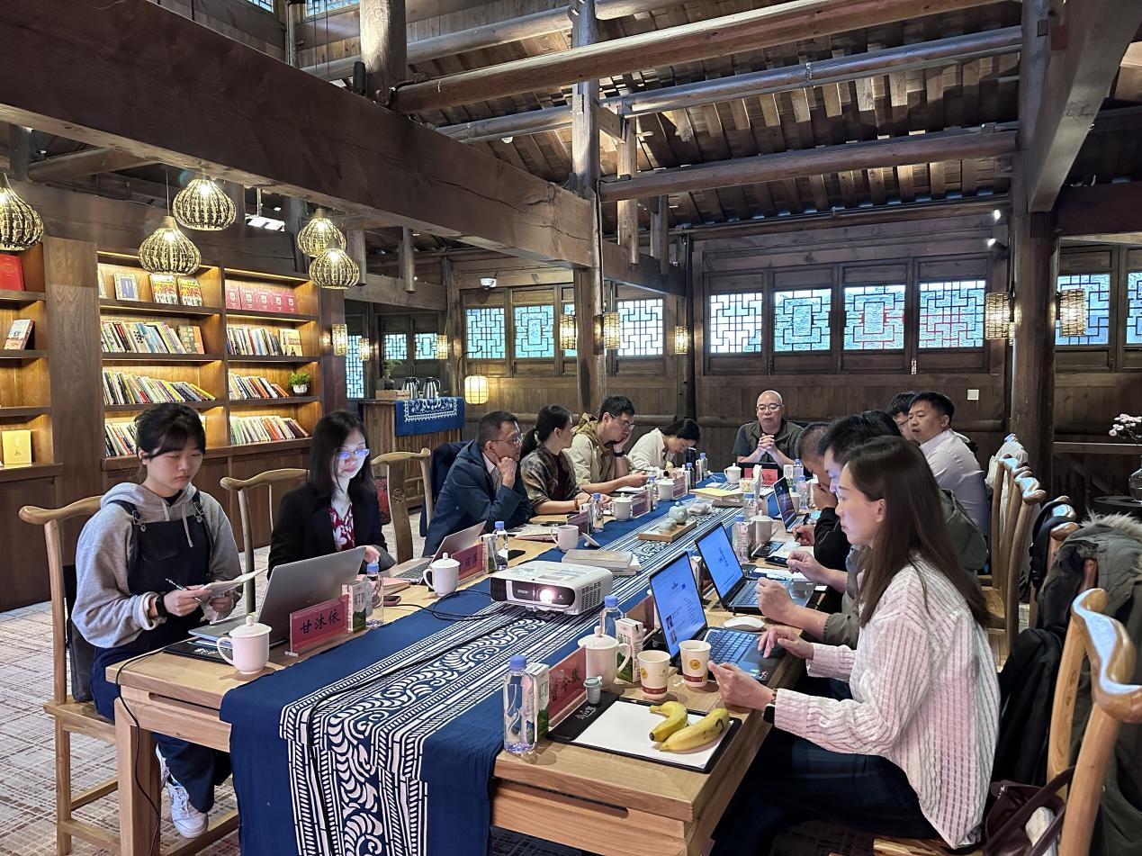 審視、轉(zhuǎn)變、闊步未來丨皇氏乳業(yè)集團(tuán)召開“優(yōu)化西南市場調(diào)整存量投資，加重華東市場打造增長動(dòng)能”專題戰(zhàn)略研討會(huì)