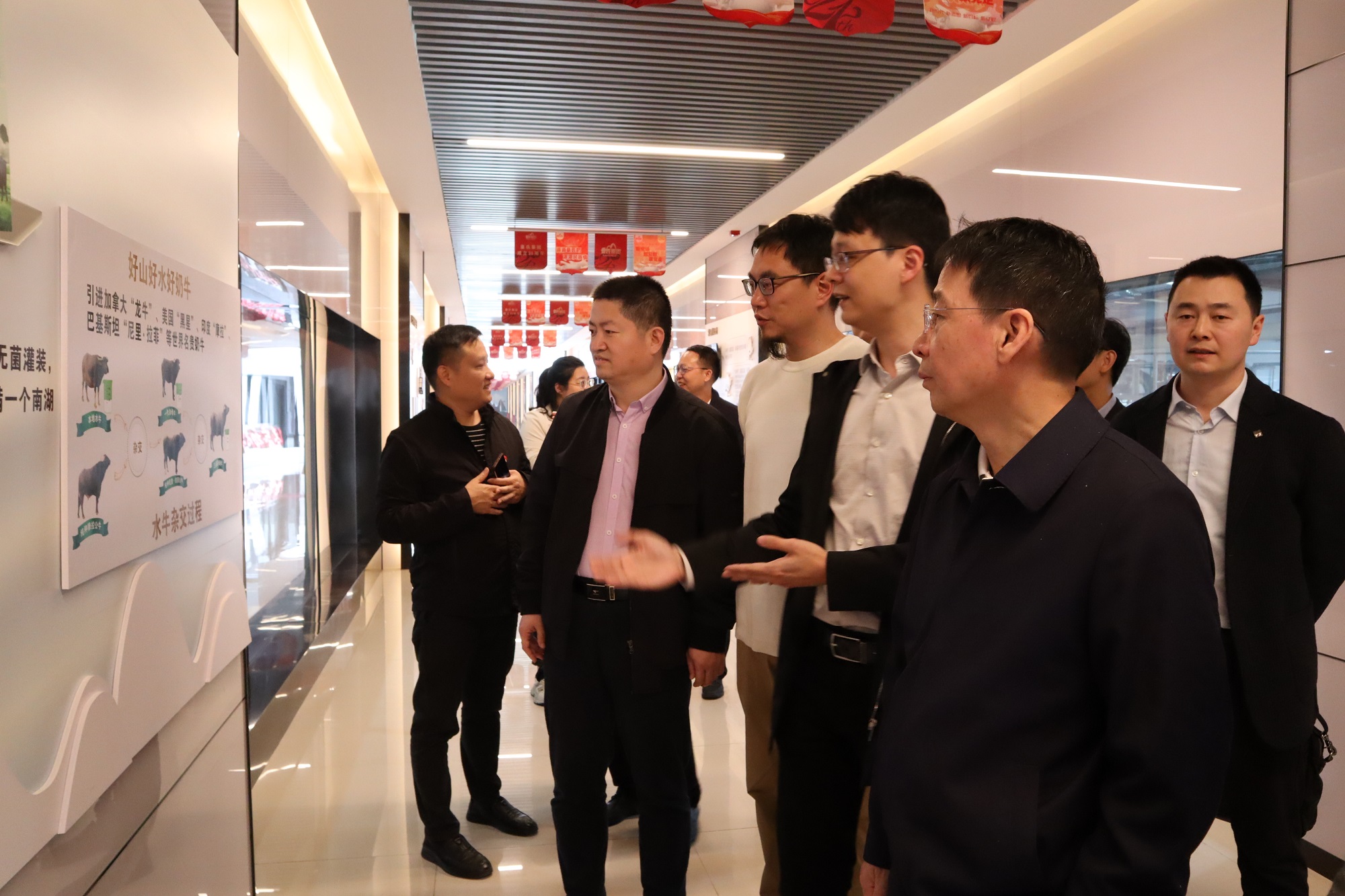 全國工商聯(lián)黨組成員、副主席楊佑興一行蒞臨皇氏集團調研考察