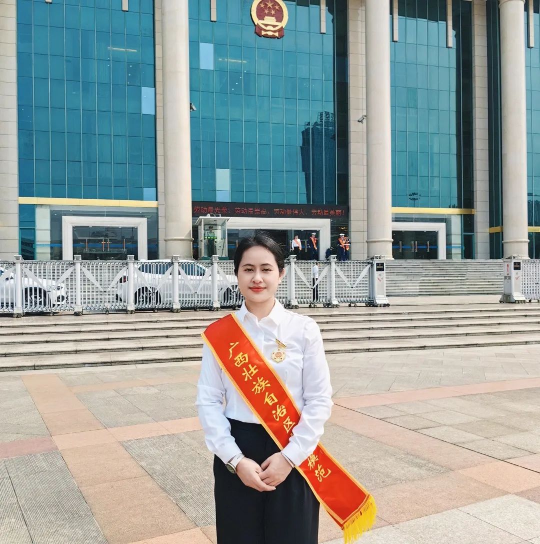 樹標桿，立榜樣丨皇氏集團石愛萍同志榮獲“廣西壯族自治區(qū)勞動模范”稱號！