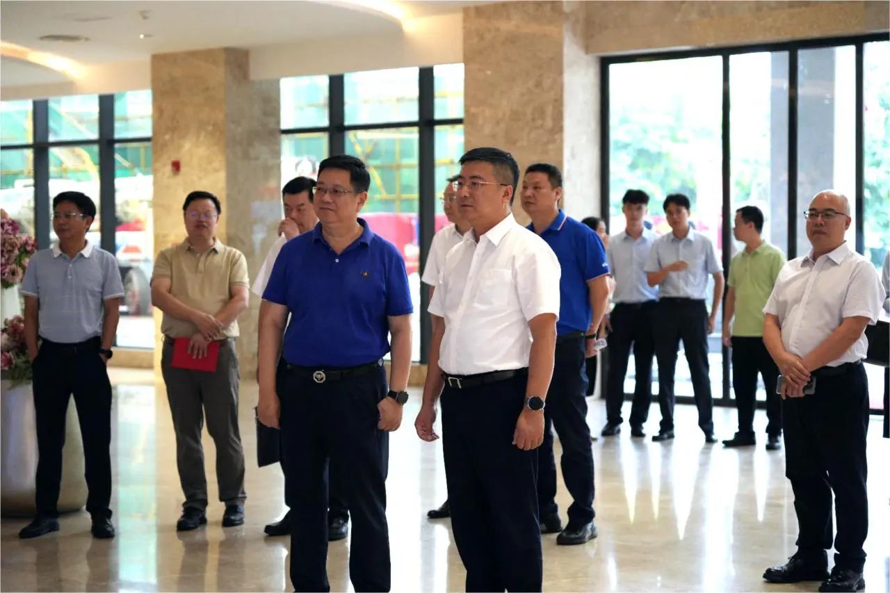 中國農(nóng)業(yè)銀行廣西區(qū)分行黨委書記、行長張清蒞臨皇氏集團調(diào)研指導(dǎo)